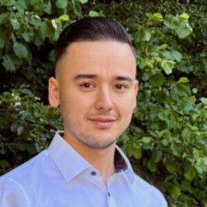 Herr Damir Kremer
